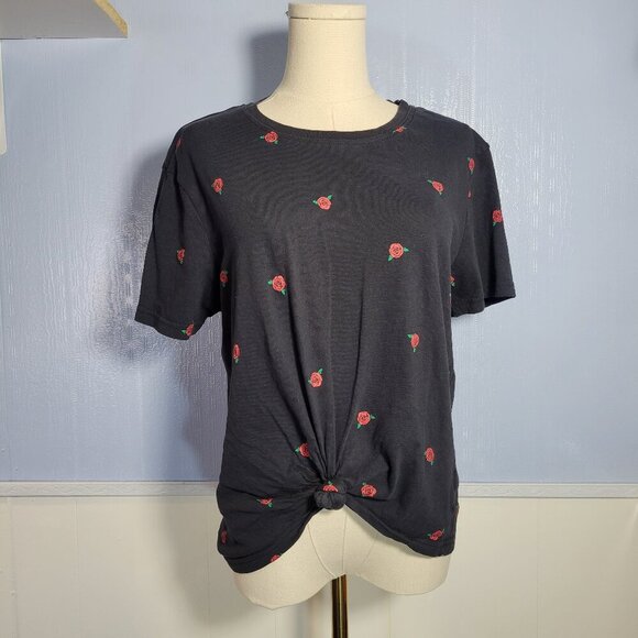 Rebellious One Medium Classic Black Red Rose Crewneck Shortsleeve Summer T-Shirt - Picture 1 of 9